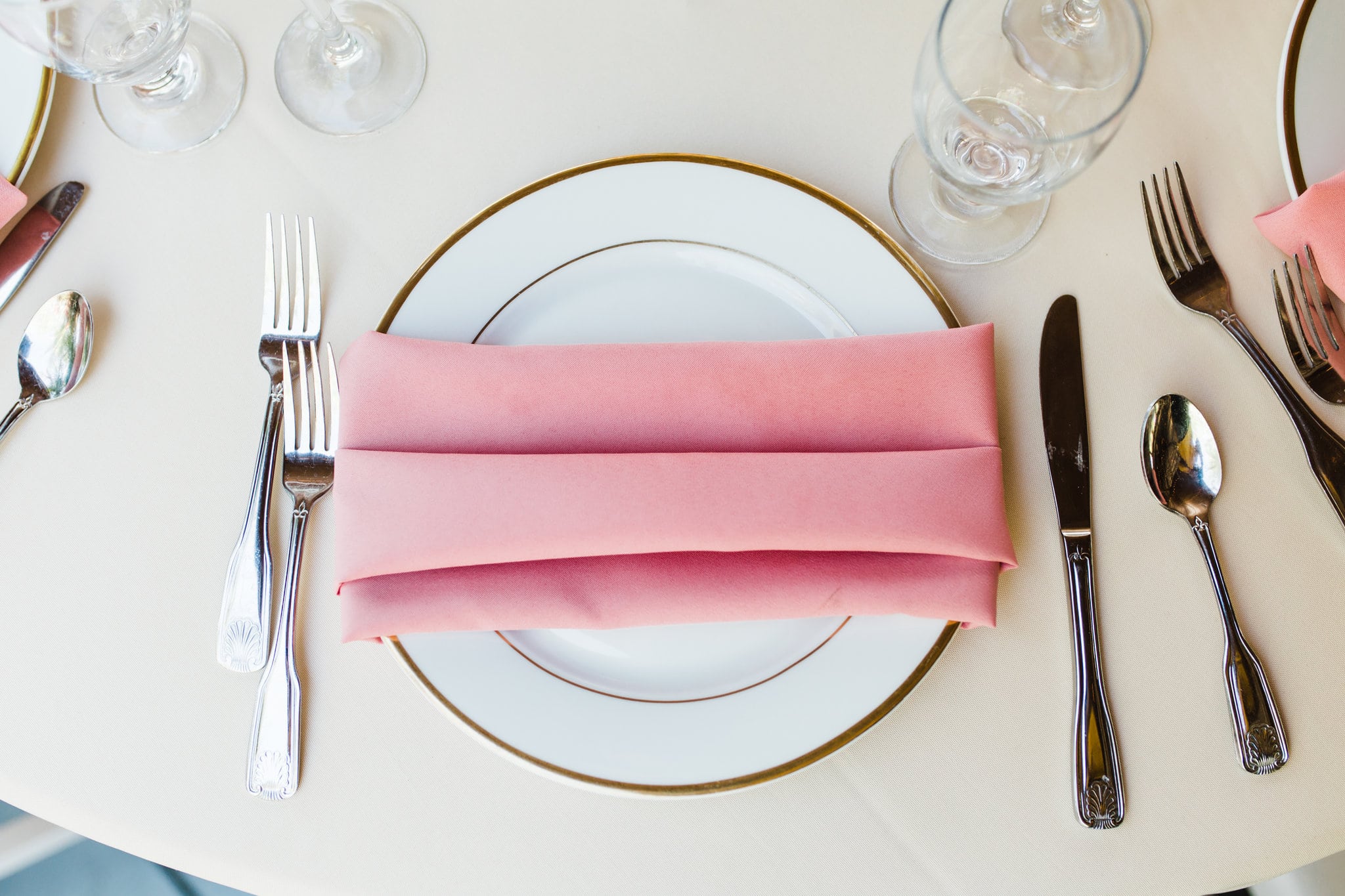 paradise cove reception details with hints of pink napkins